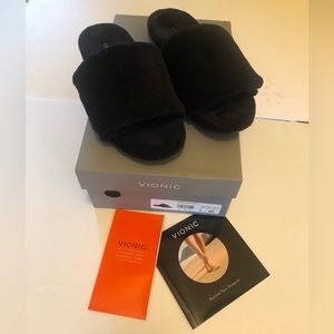 Vionic Dream Women’s supportive slipper